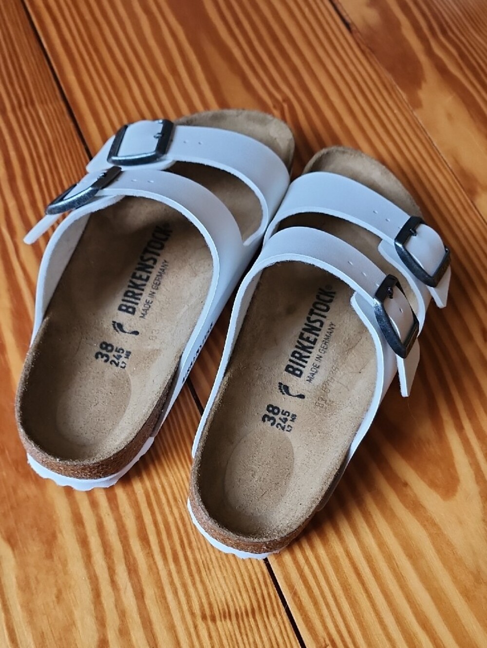 Birkenstock White Arizona Two-Strap Buckle Sandals W size 7 / 7.5 or 38